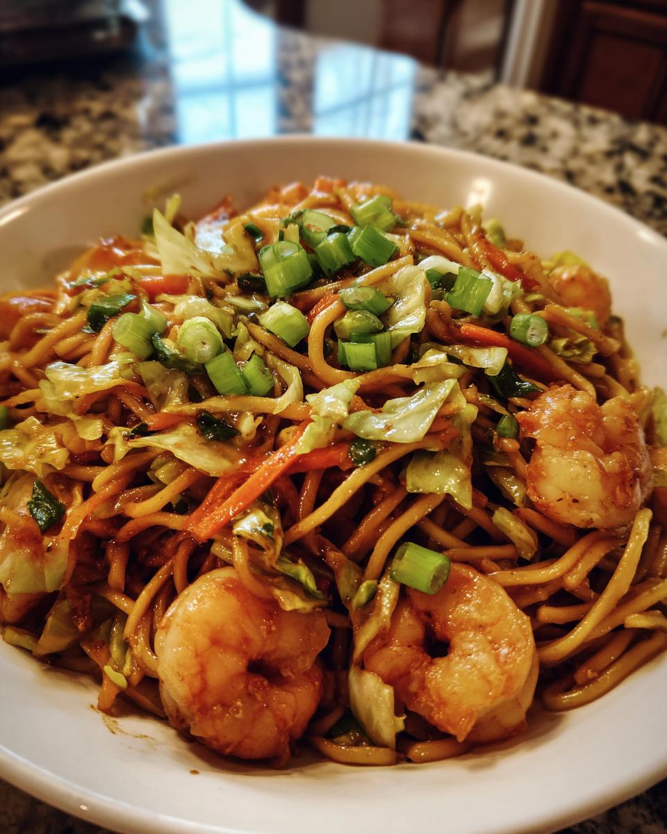 shrimp lo mein - detail 2