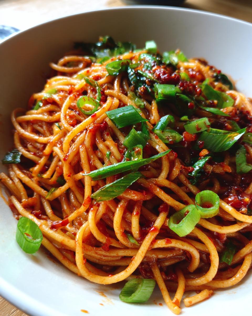 spicy chili garlic oil noodles - detail 3