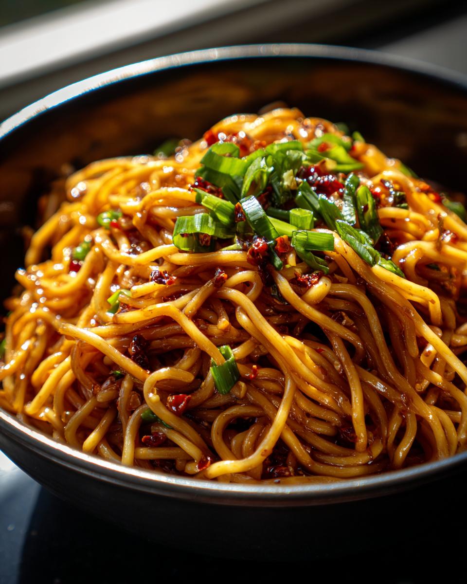 spicy garlic chilli noodles - detail 3